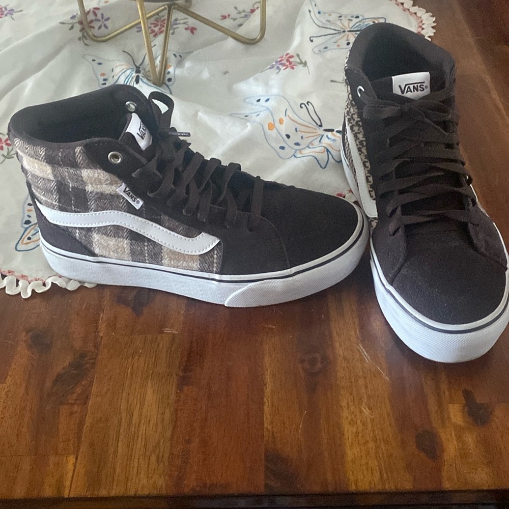 High top Women’s Vans- 8.5